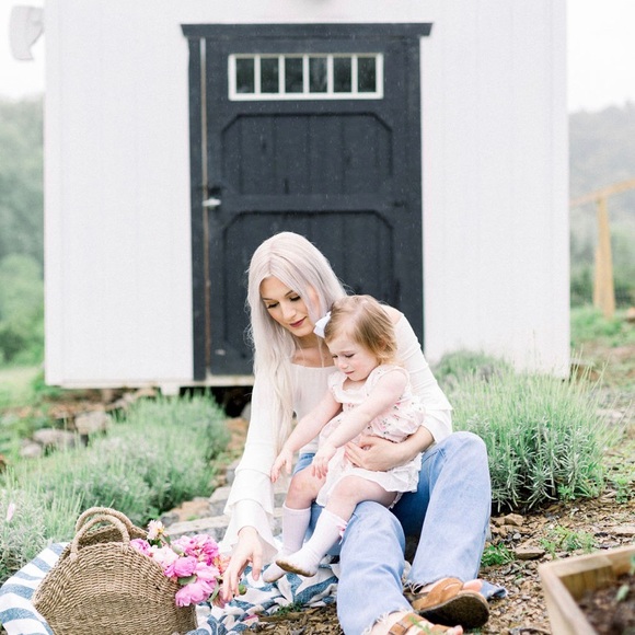 Meet your Posher, Cassidy - Picture 2 of 4